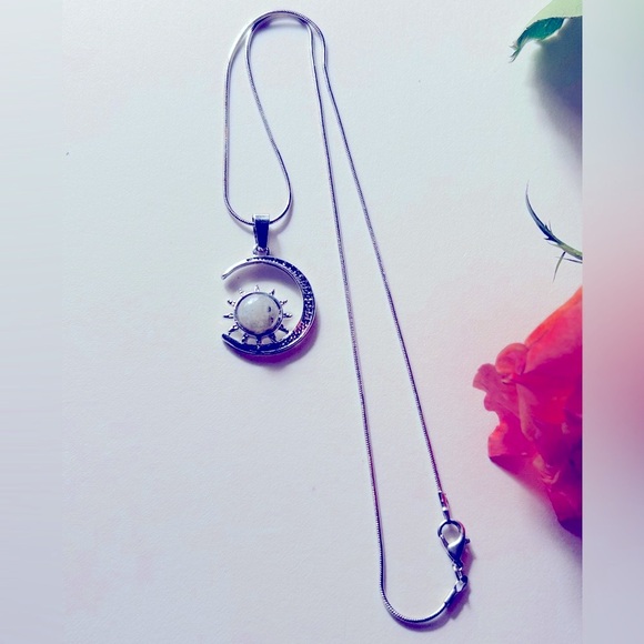 NWOT Necklace Moss Agate Green Crescent Moon .925 Sterling Silverplate chain 18” - Picture 2 of 5